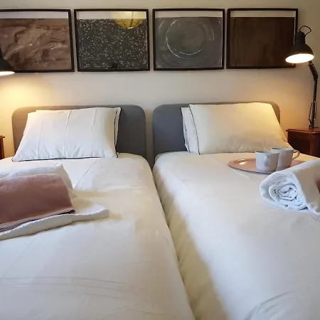 Magoito Beach-beautiful Walkways And Fossil Cliffs アパート *