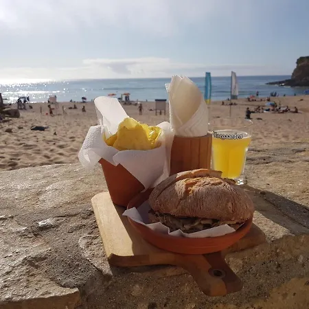 Magoito Beach-beautiful Walkways And Fossil Cliffs アパート São João das Lampas
